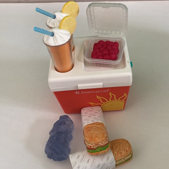 American Girl Doll Beach Cooler Set with sandwiches, drinks and ice - Picture 2 of 7